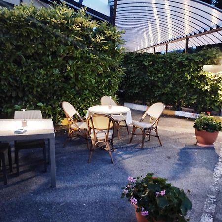 Hotel Motel Est Peschiera Borromeo Kültér fotó