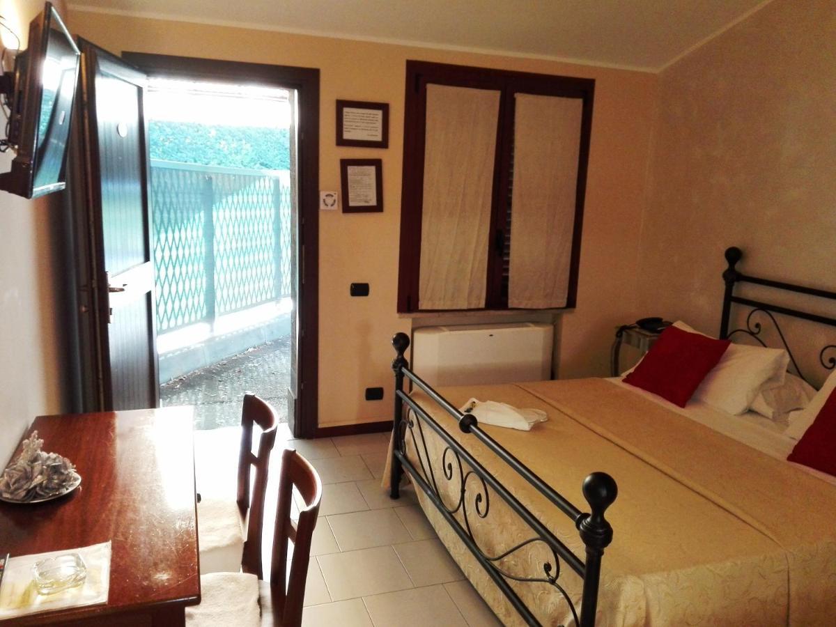 Hotel Motel Est Peschiera Borromeo Kültér fotó