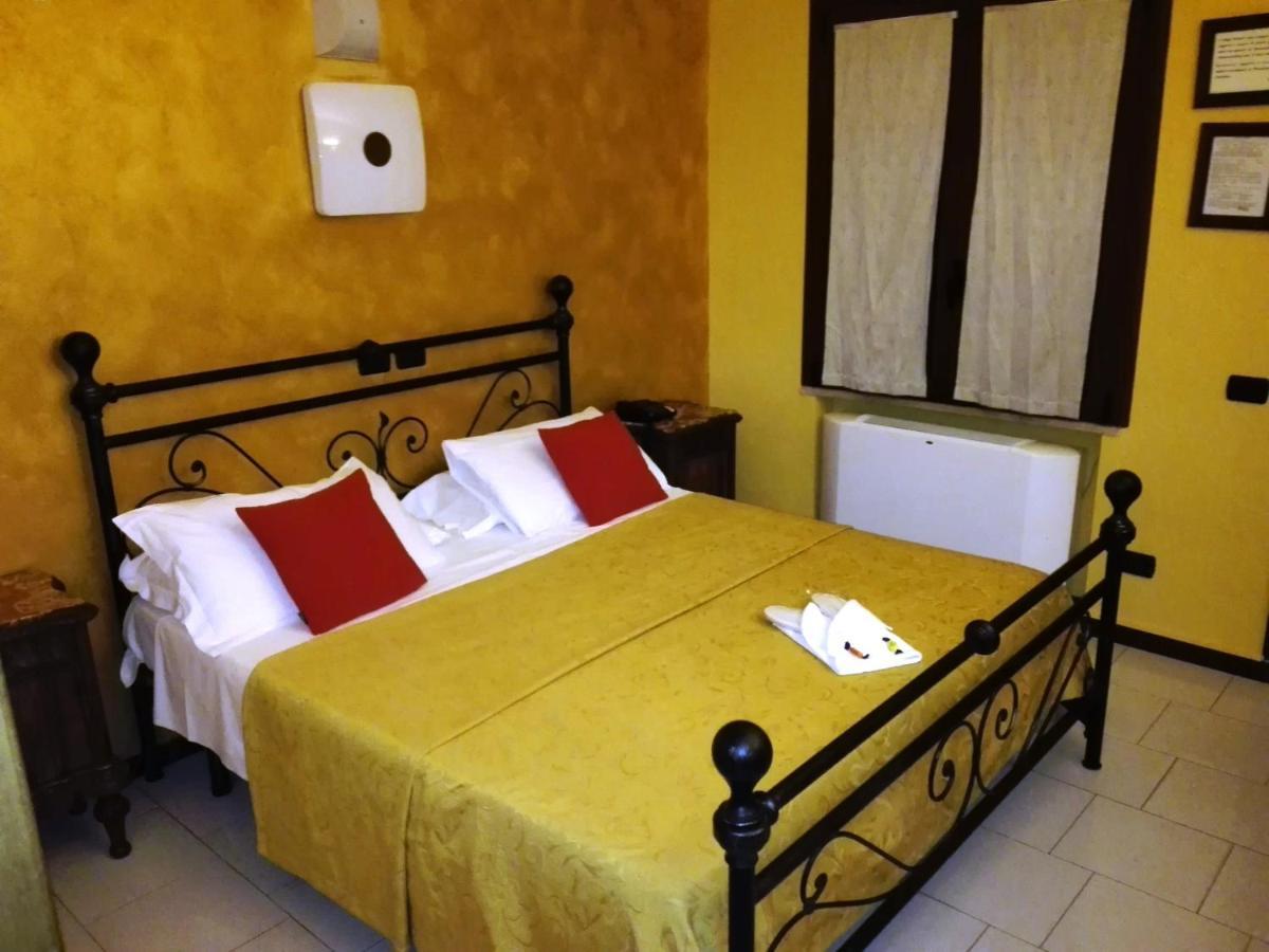 Hotel Motel Est Peschiera Borromeo Kültér fotó