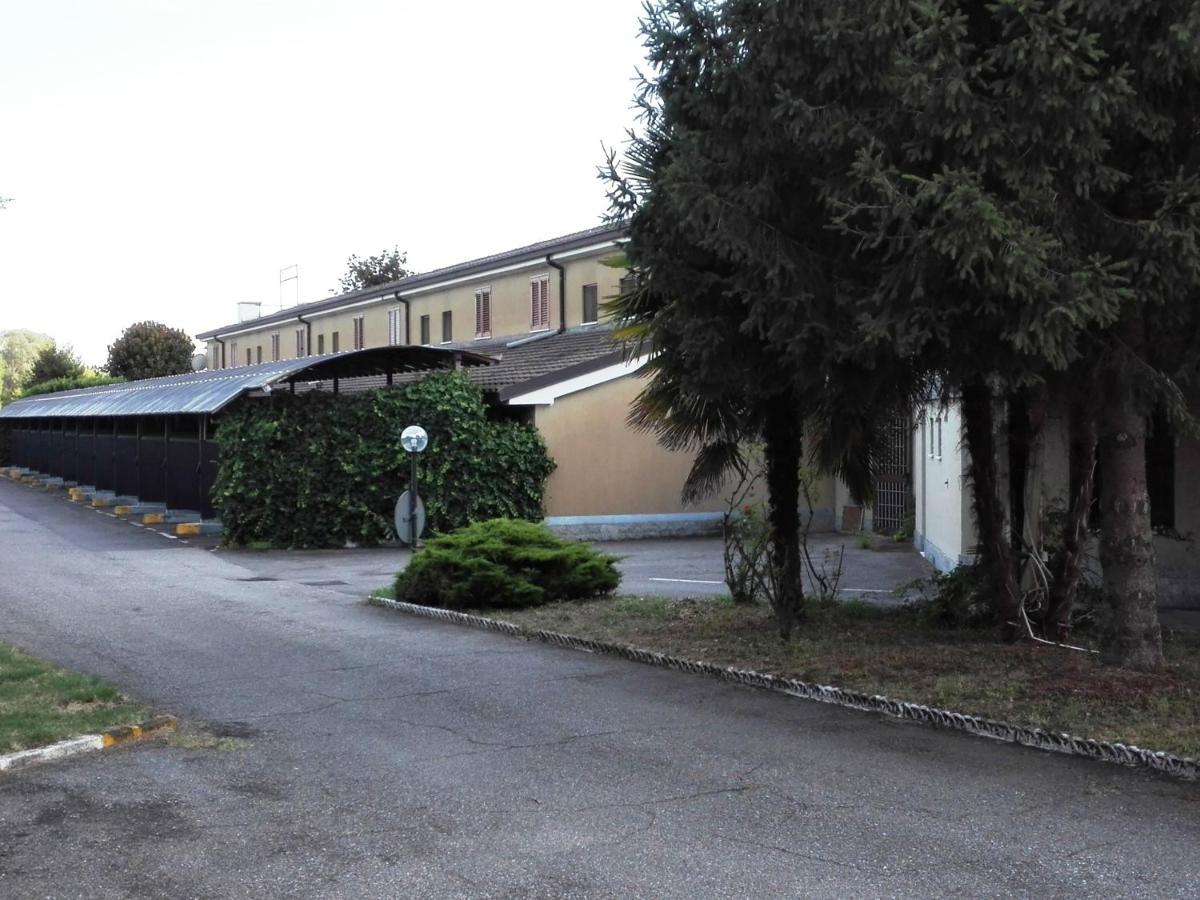 Hotel Motel Est Peschiera Borromeo Kültér fotó