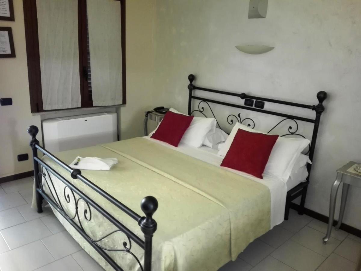 Hotel Motel Est Peschiera Borromeo Kültér fotó