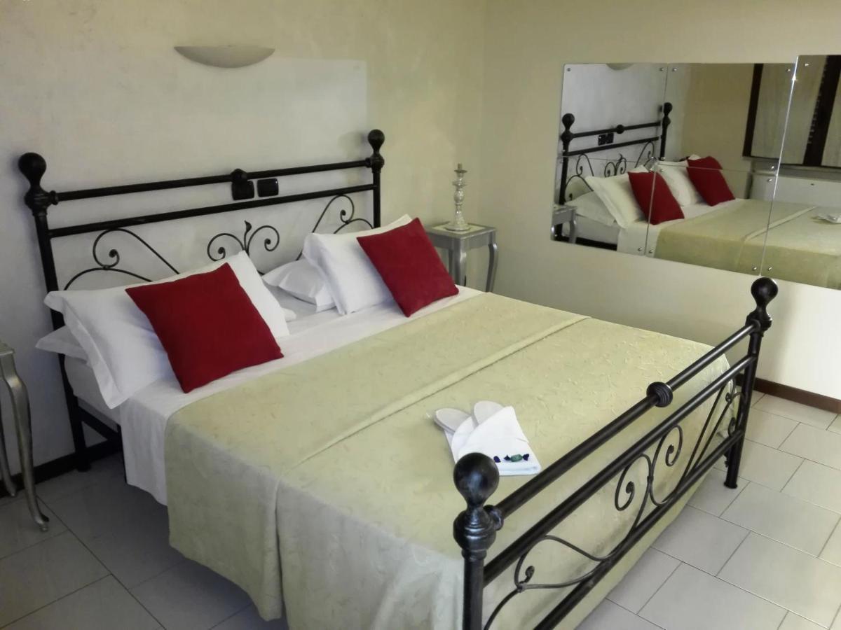 Hotel Motel Est Peschiera Borromeo Kültér fotó