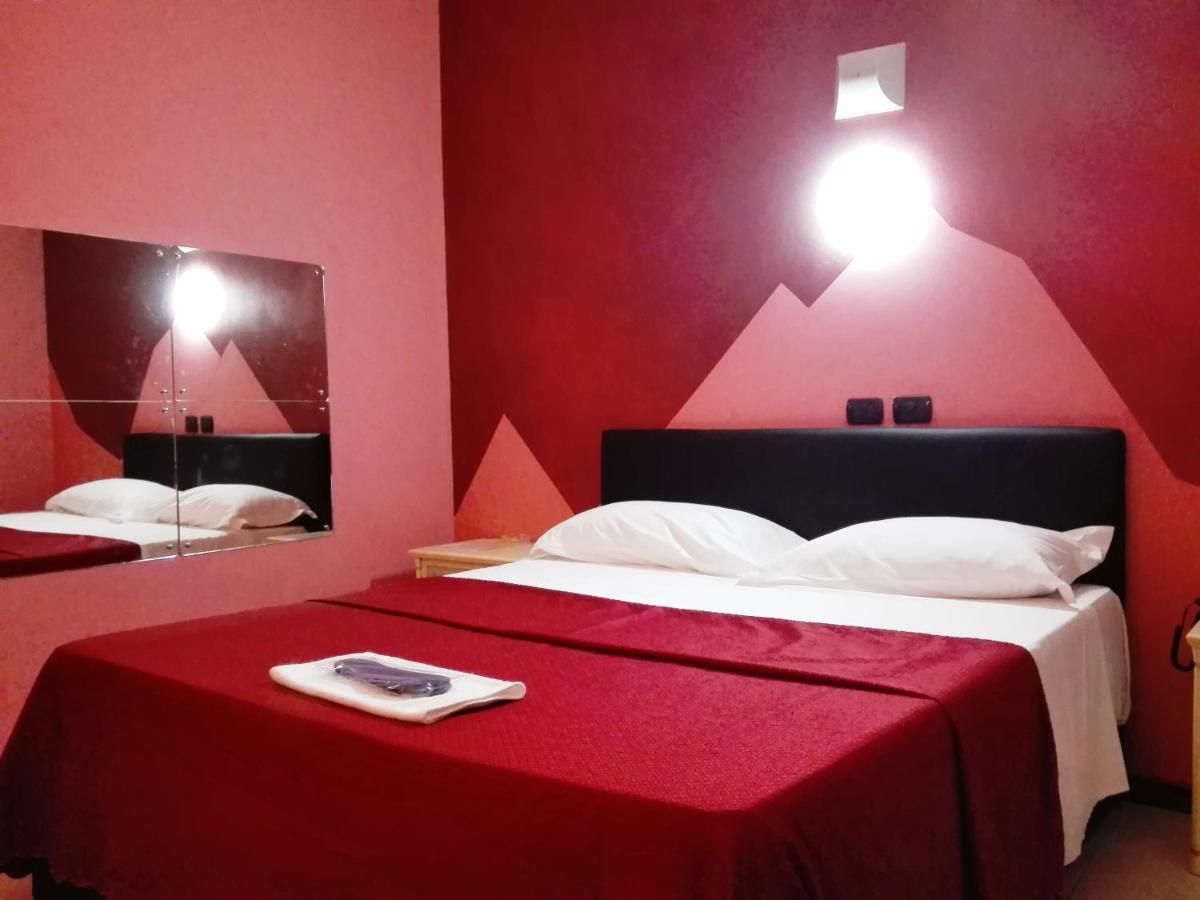 Hotel Motel Est Peschiera Borromeo Kültér fotó