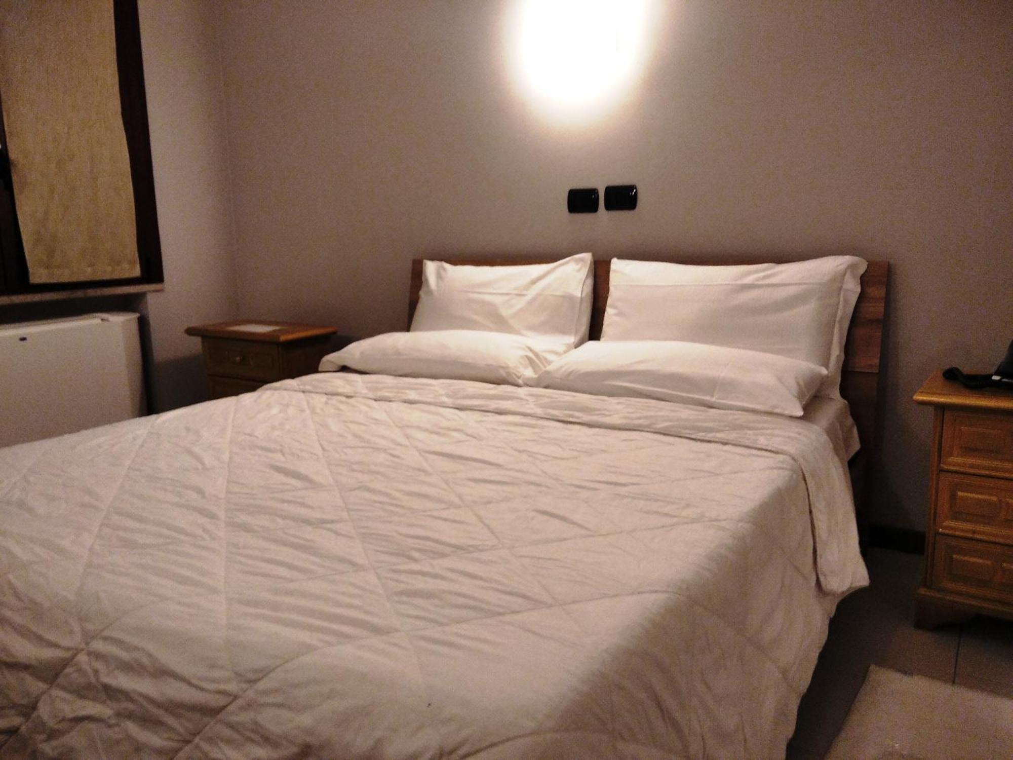 Hotel Motel Est Peschiera Borromeo Kültér fotó